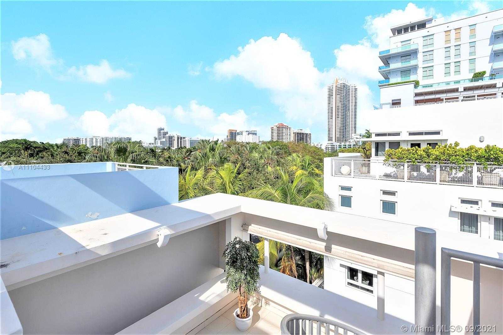 Small Image of 6203 LAGUNA PATH N, Miami Beach Number 49