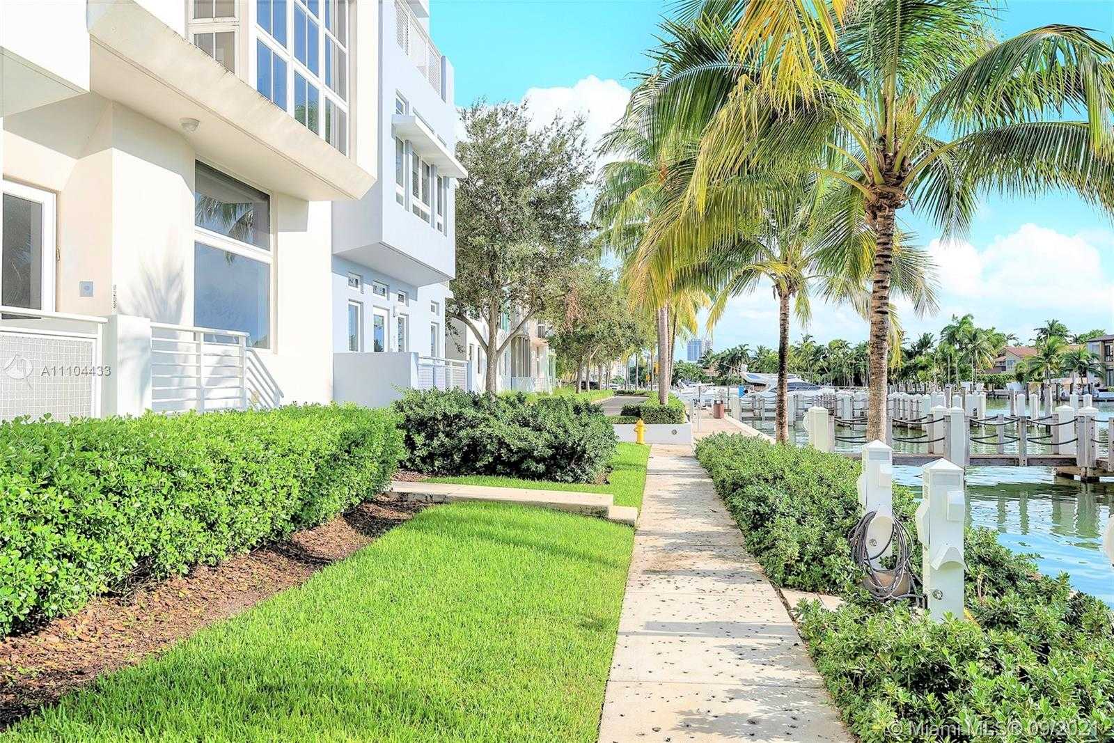 Small Image of 6203 LAGUNA PATH N, Miami Beach Number 51