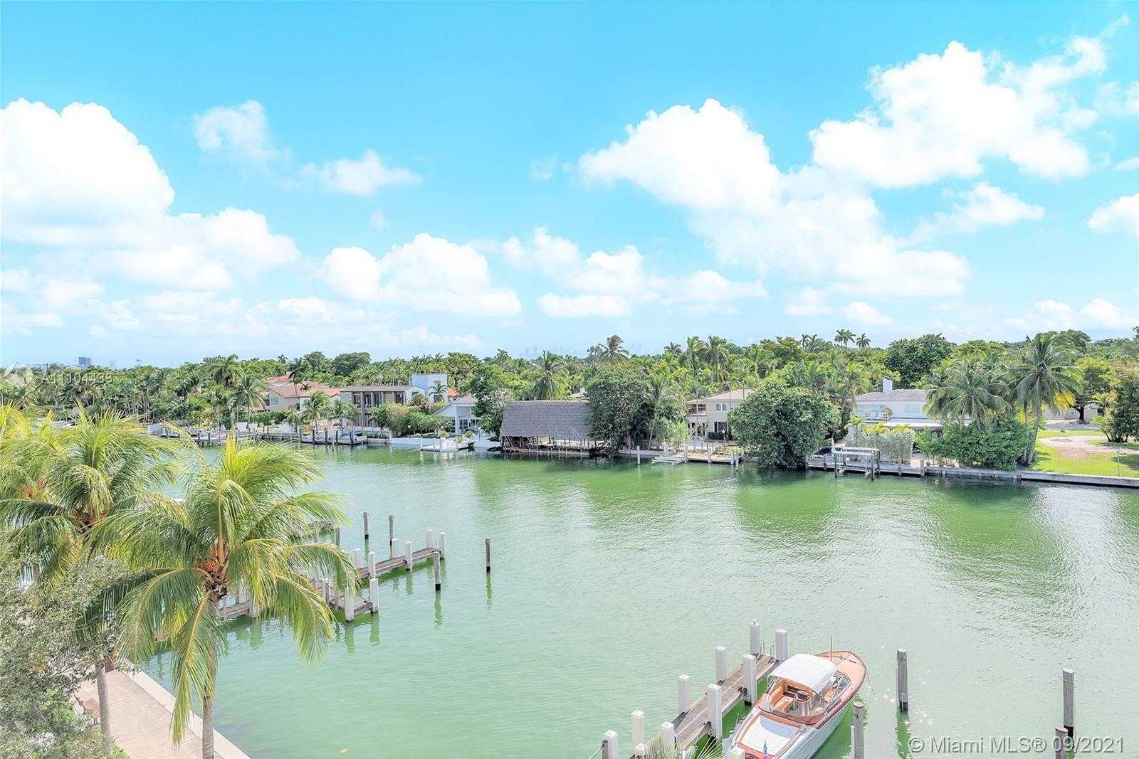 Small Image of 6203 LAGUNA PATH N, Miami Beach Number 52