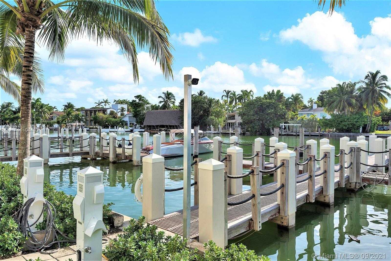 Small Image of 6203 LAGUNA PATH N, Miami Beach Number 54