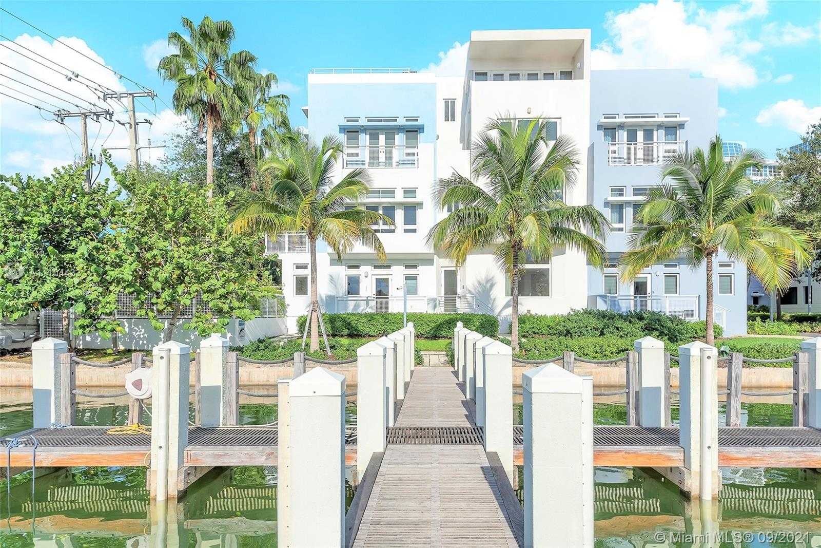 Small Image of 6203 LAGUNA PATH N, Miami Beach Number 57