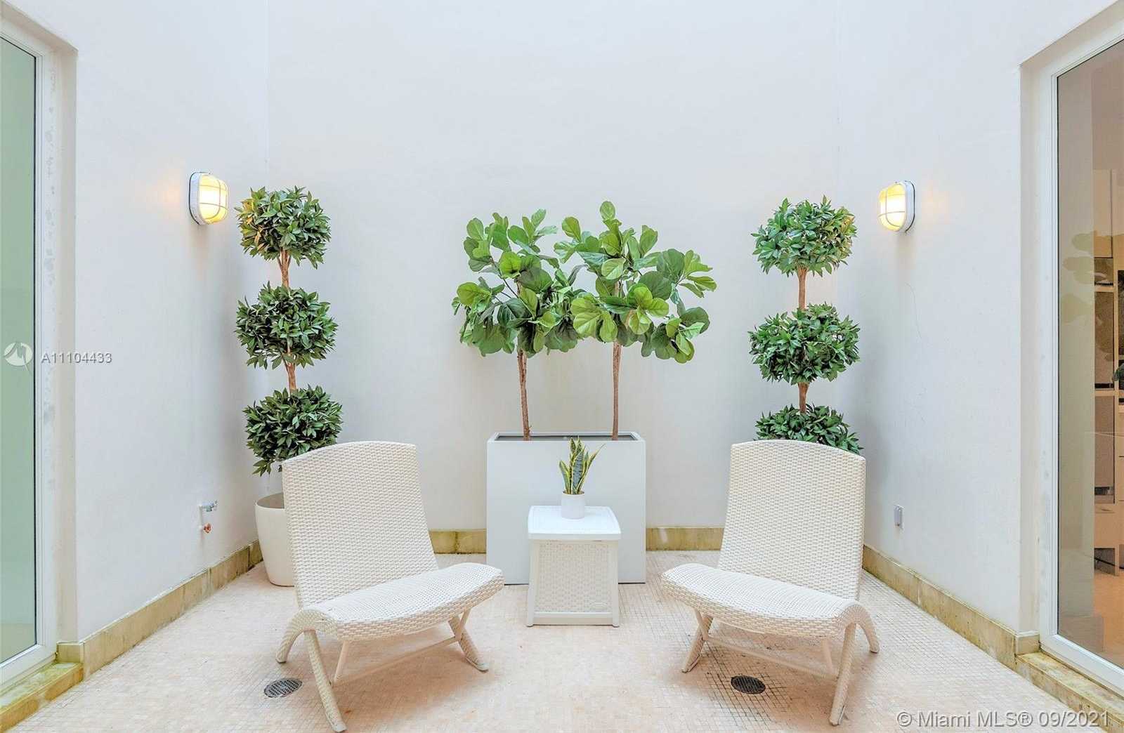 Small Image of 6203 LAGUNA PATH N, Miami Beach Number 7