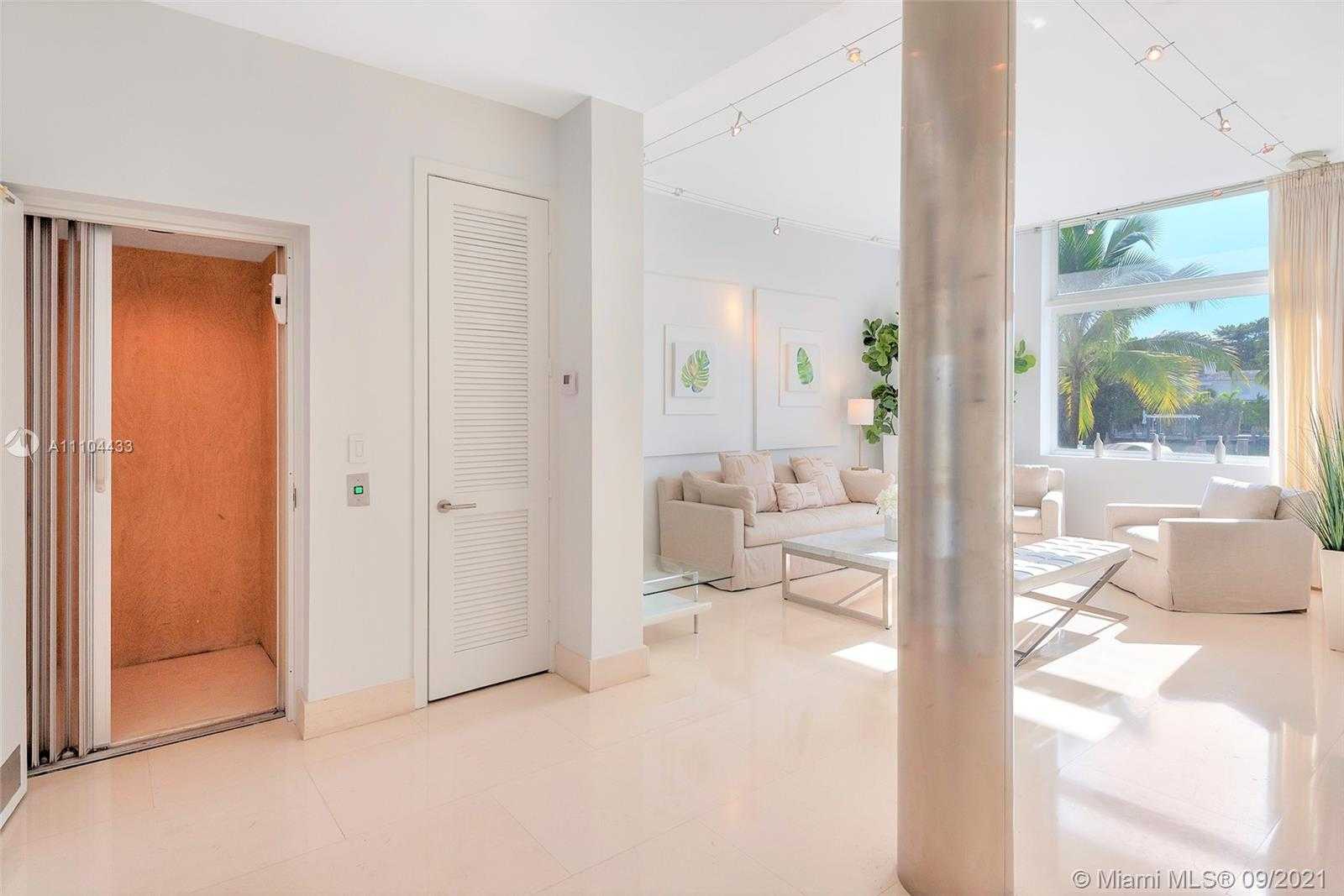 Small Image of 6203 LAGUNA PATH N, Miami Beach Number 8