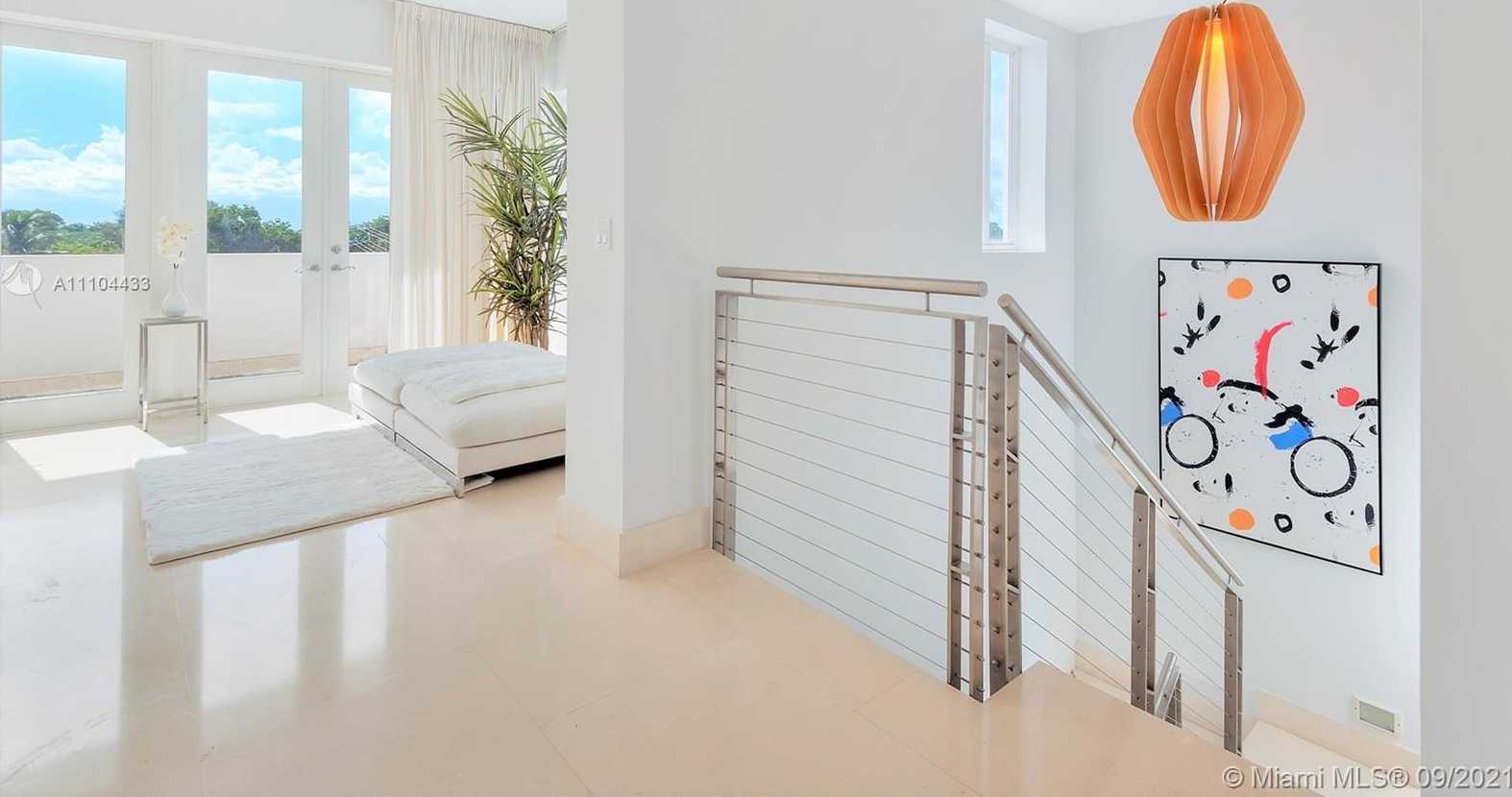 Small Image of 6203 LAGUNA PATH N, Miami Beach Number 9
