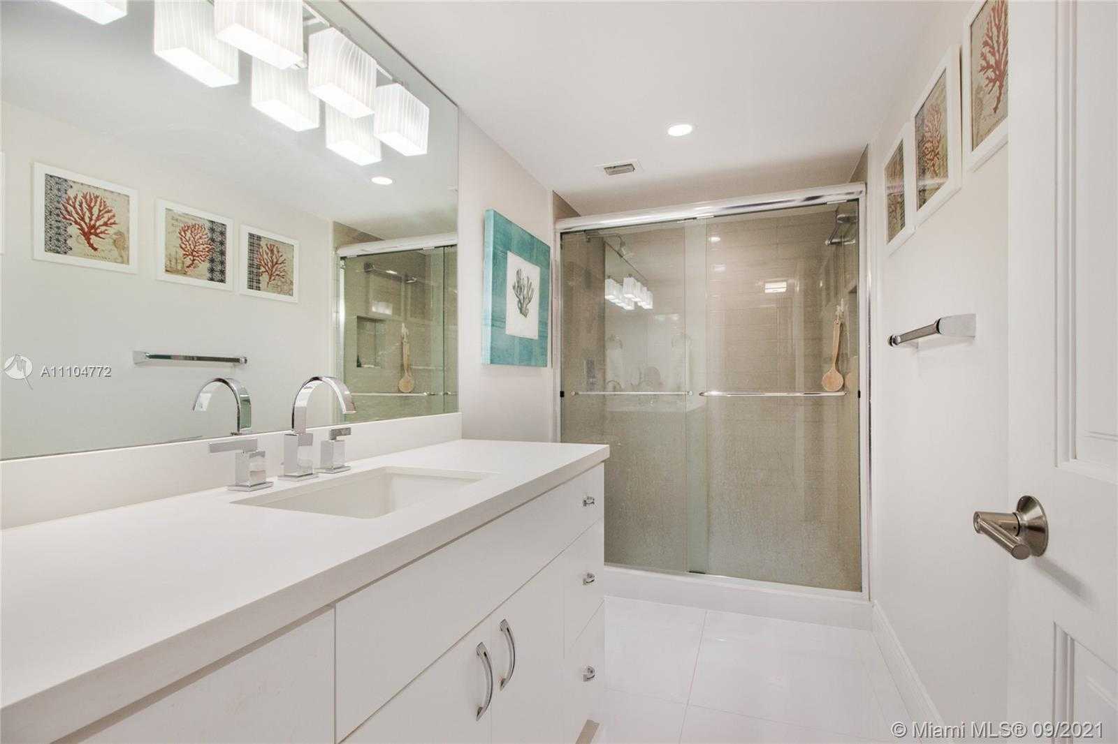 Small Image of 881 OCEAN DR #10E, Key Biscayne Number 22