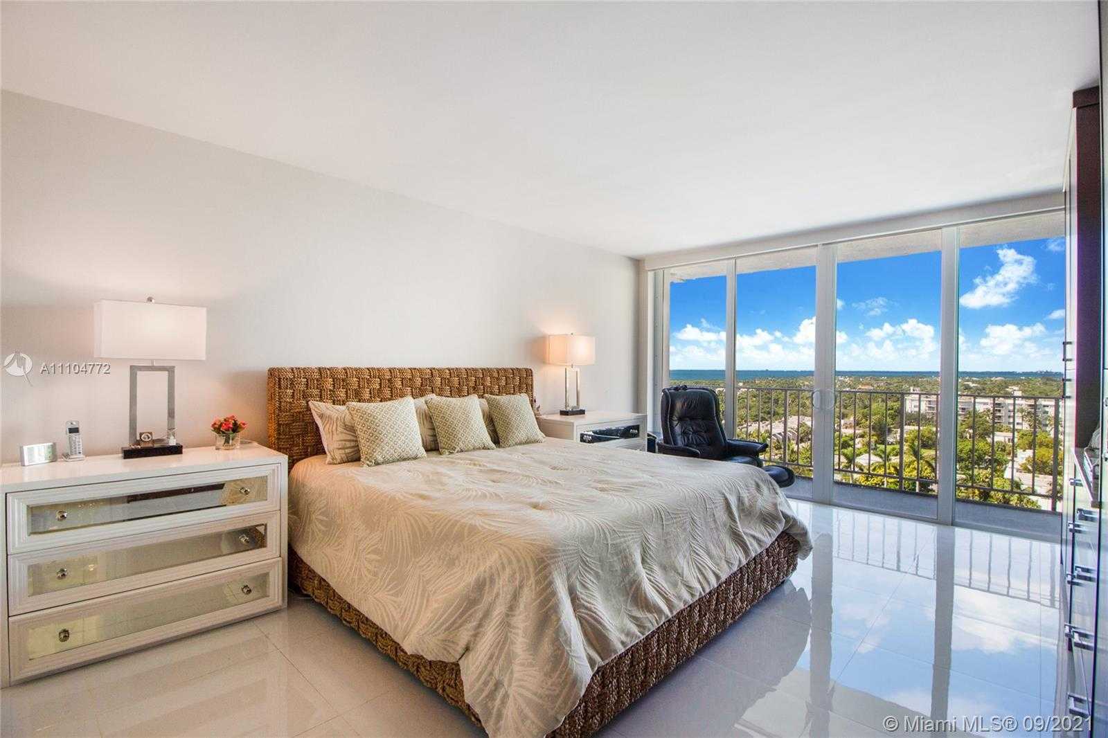 Small Image of 881 OCEAN DR #10E, Key Biscayne Number 23