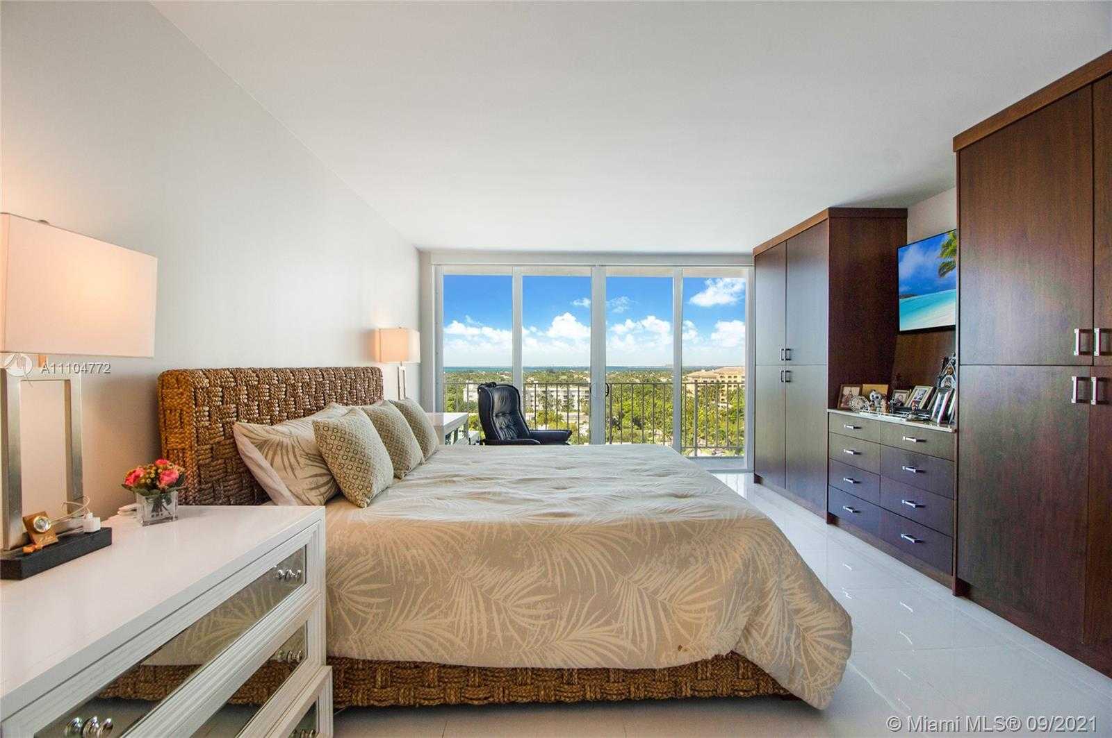 Small Image of 881 OCEAN DR #10E, Key Biscayne Number 24