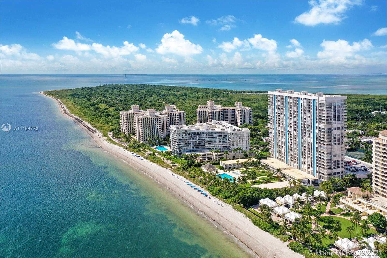 Small Image of 881 OCEAN DR #10E, Key Biscayne Number 3