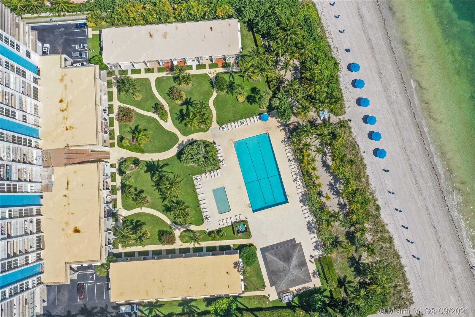 Small Image of 881 OCEAN DR #10E, Key Biscayne Number 31