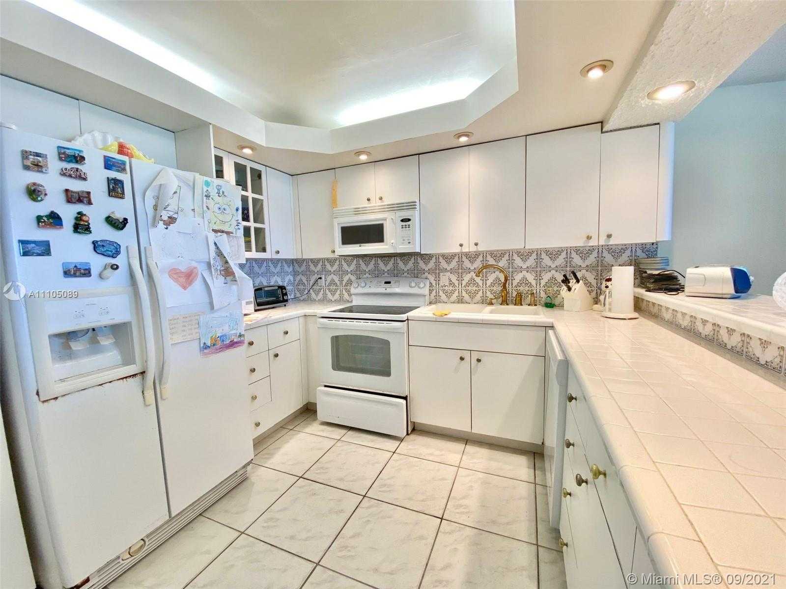 Small Image of 5701 COLLINS AVE #906, Miami Beach Number 14