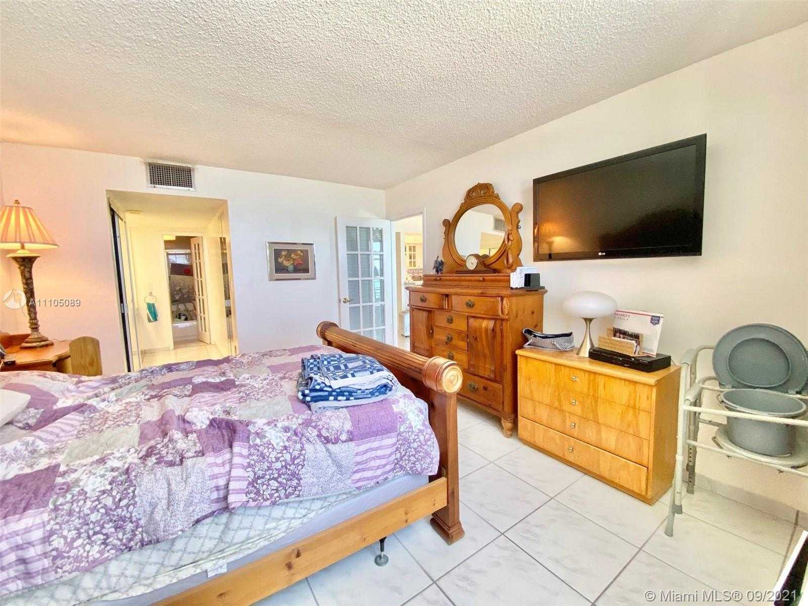 Small Image of 5701 COLLINS AVE #906, Miami Beach Number 21