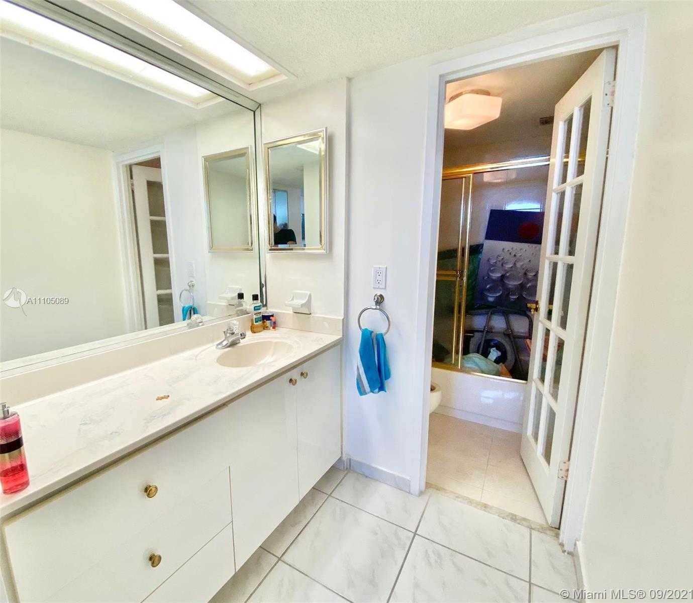 Small Image of 5701 COLLINS AVE #906, Miami Beach Number 23