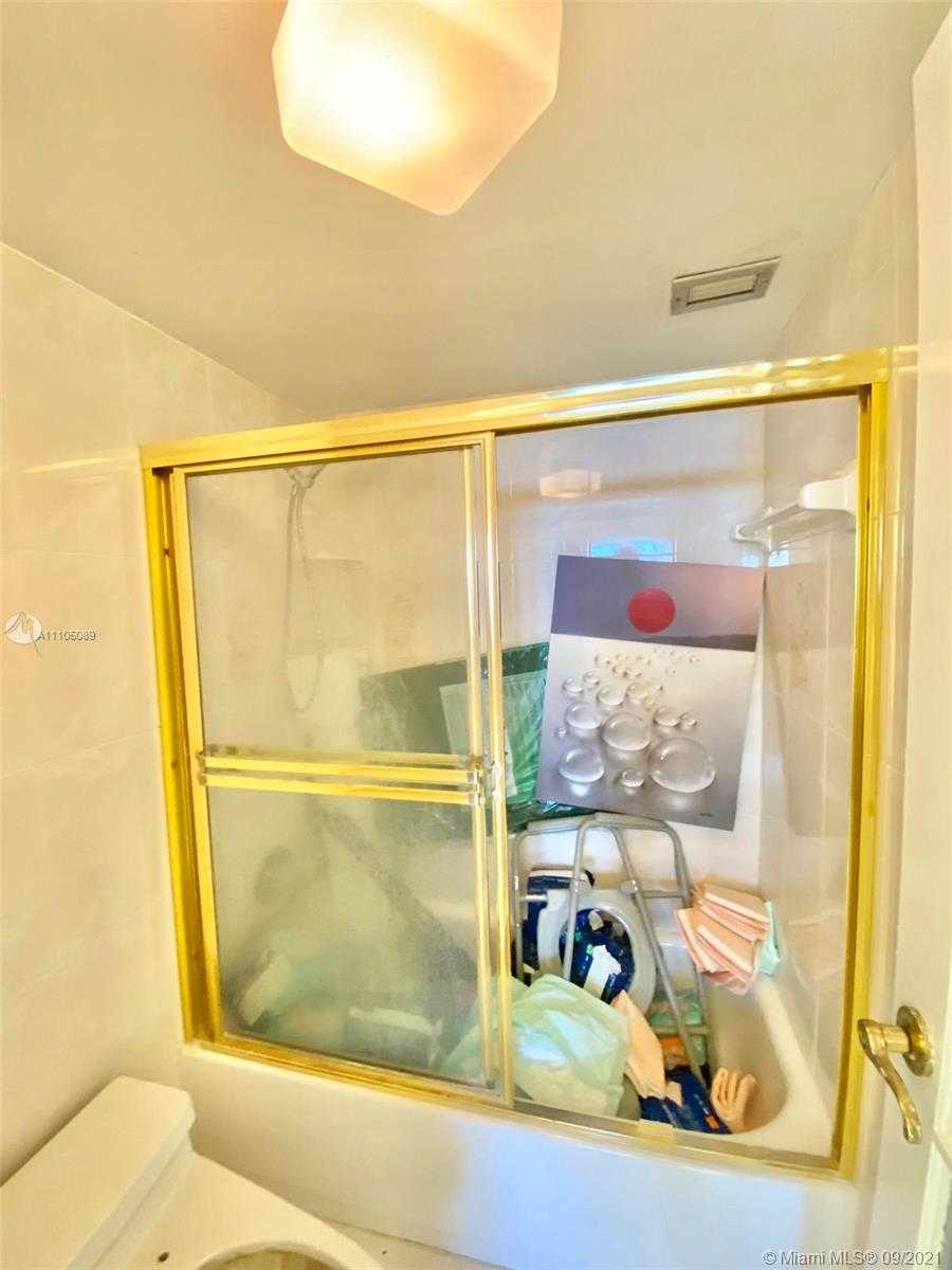 Small Image of 5701 COLLINS AVE #906, Miami Beach Number 24