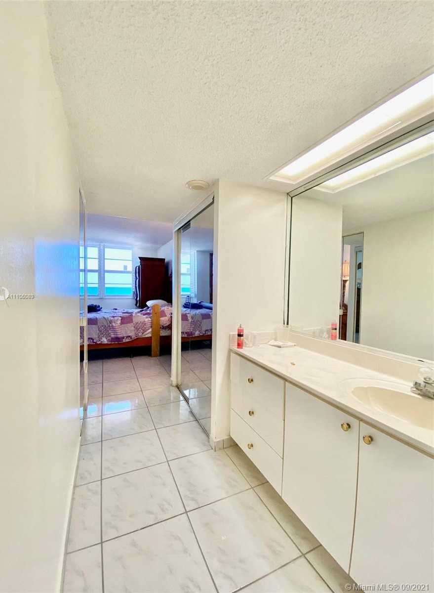 Small Image of 5701 COLLINS AVE #906, Miami Beach Number 25