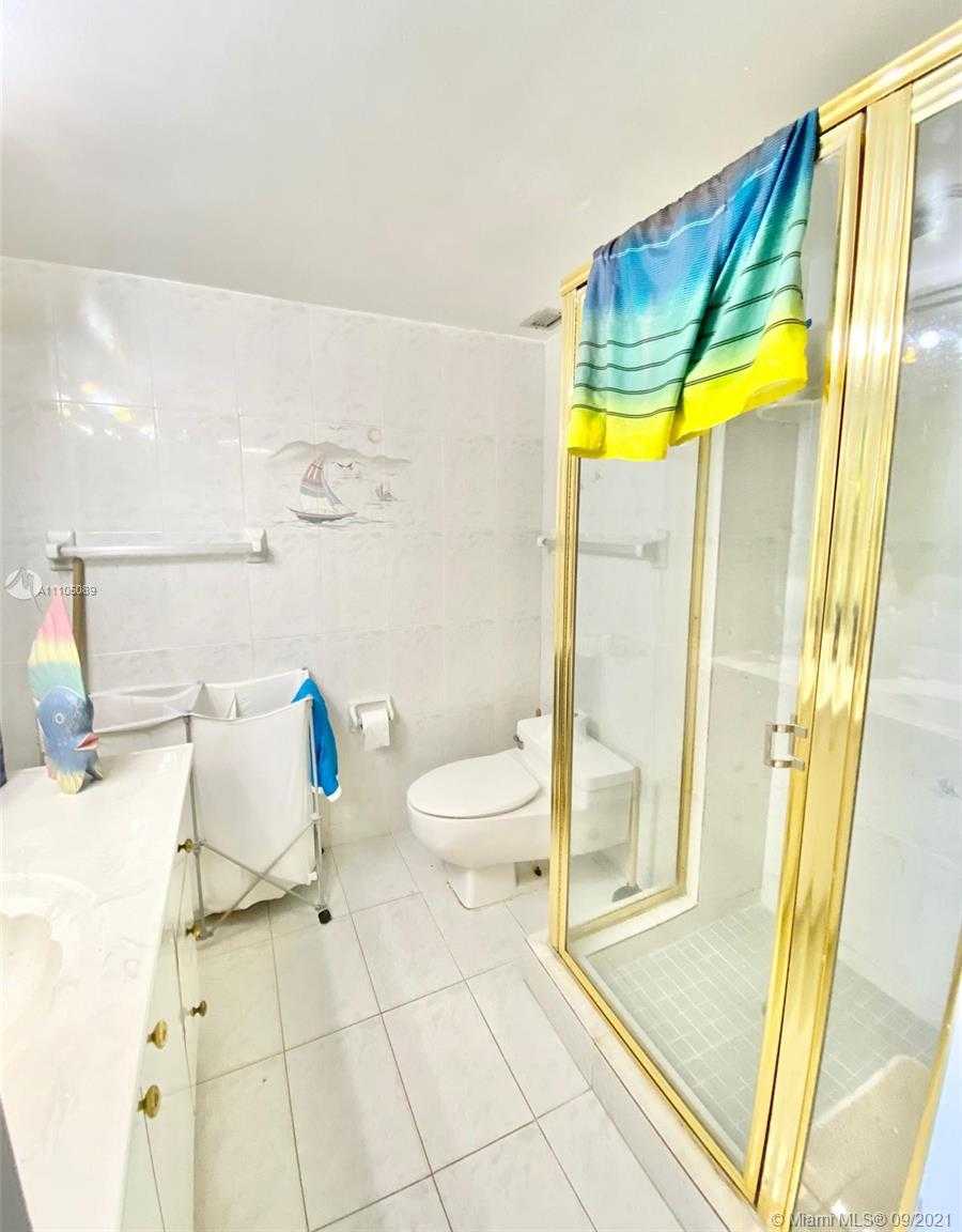 Small Image of 5701 COLLINS AVE #906, Miami Beach Number 29