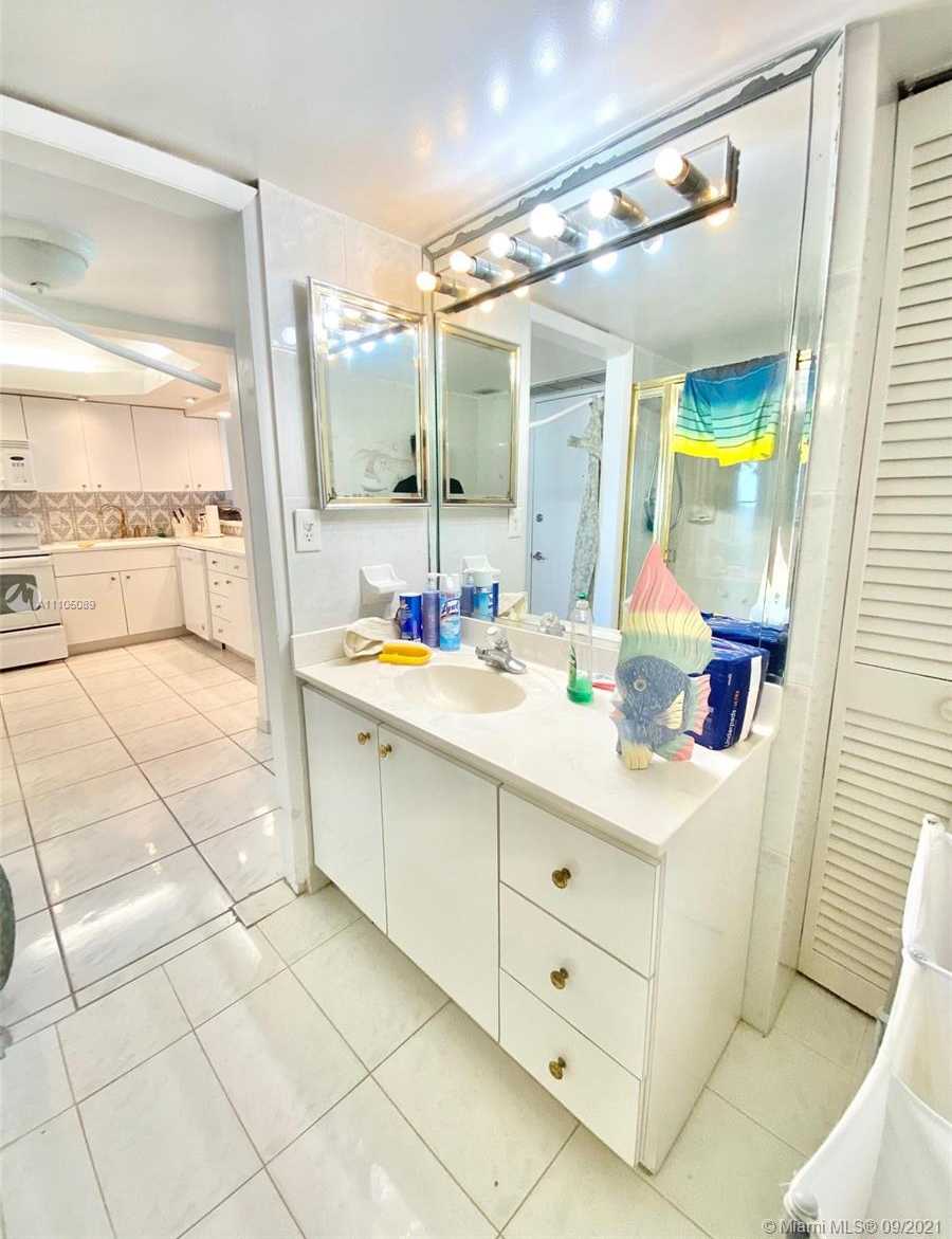 Small Image of 5701 COLLINS AVE #906, Miami Beach Number 30
