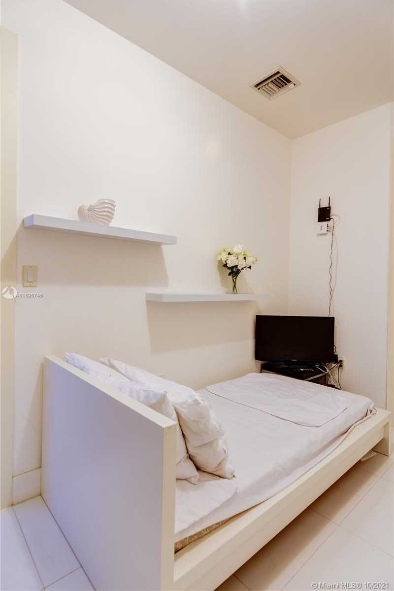 Small Image of 200 BISCAYNE BOULEVARD WAY #5301, Miami Number 20