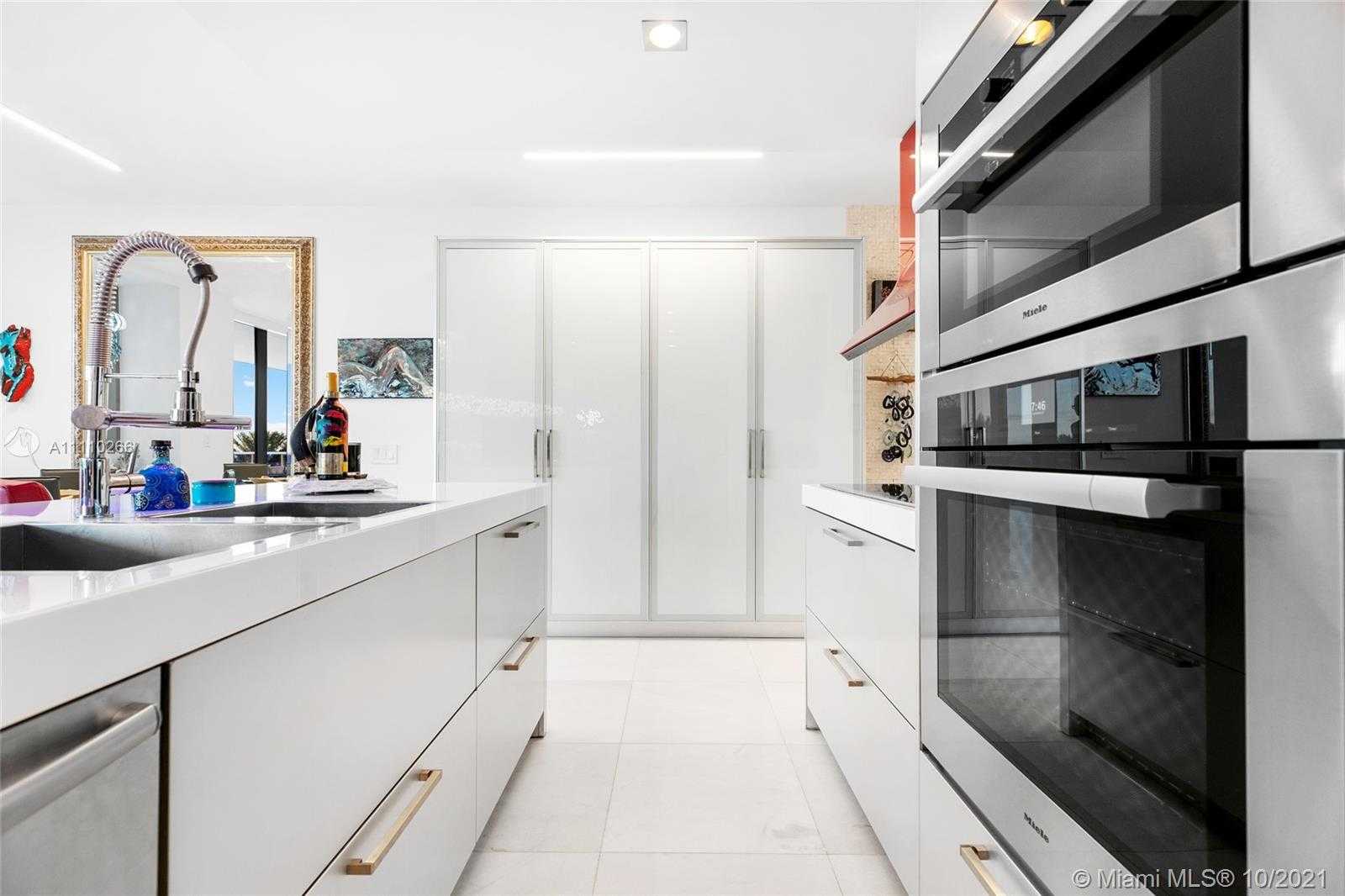 Small Image of 5875 COLLINS AVE #501, Miami Beach Number 20