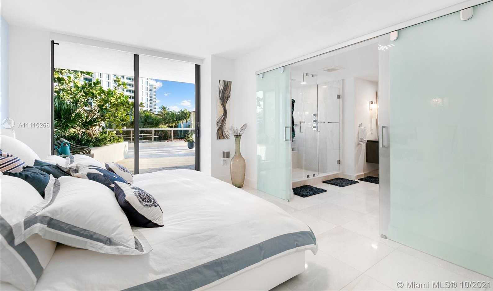 Small Image of 5875 COLLINS AVE #501, Miami Beach Number 25