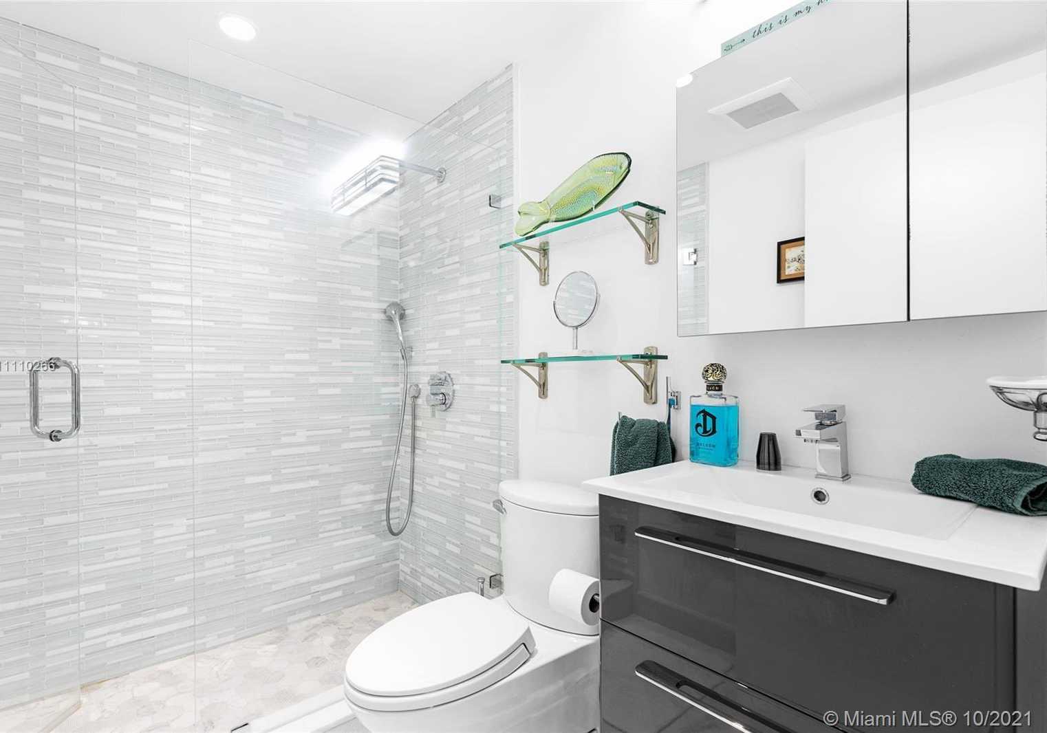 Small Image of 5875 COLLINS AVE #501, Miami Beach Number 37