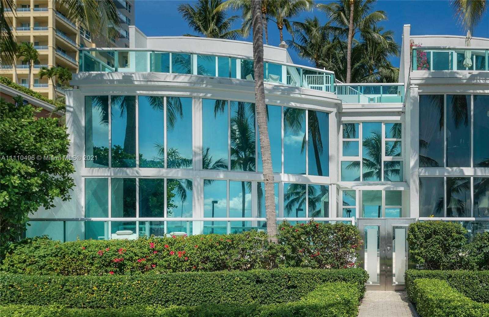 Small Image of 1000 SOUTH POINTE DR #TH-M4, Miami Beach Number 3