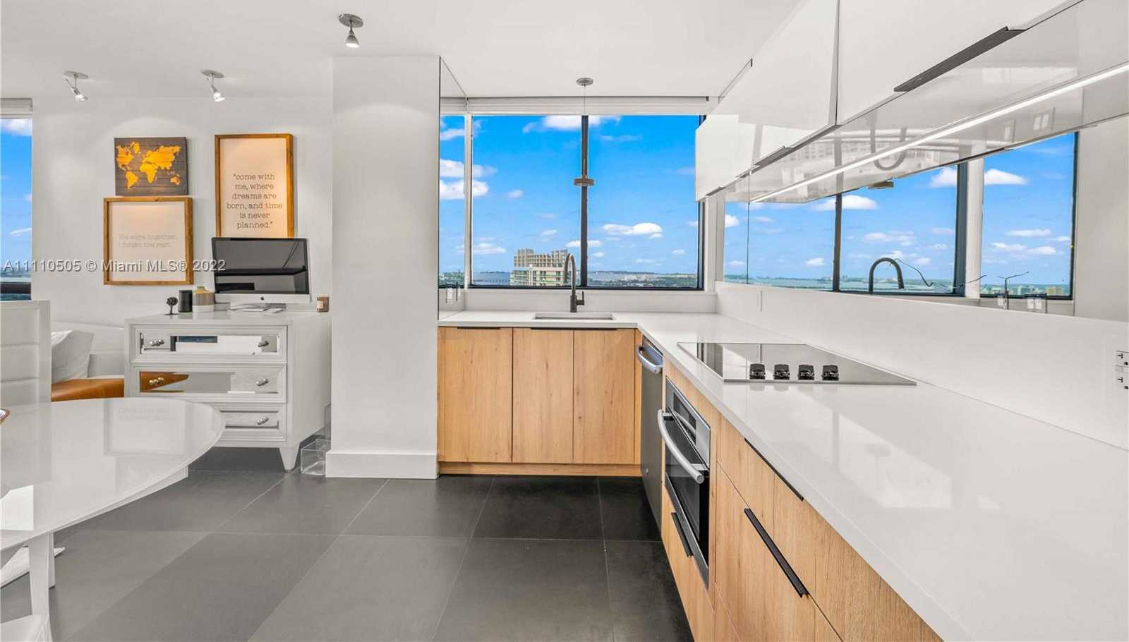 Small Image of 1330 WEST AVE #3401, Miami Beach Number 16