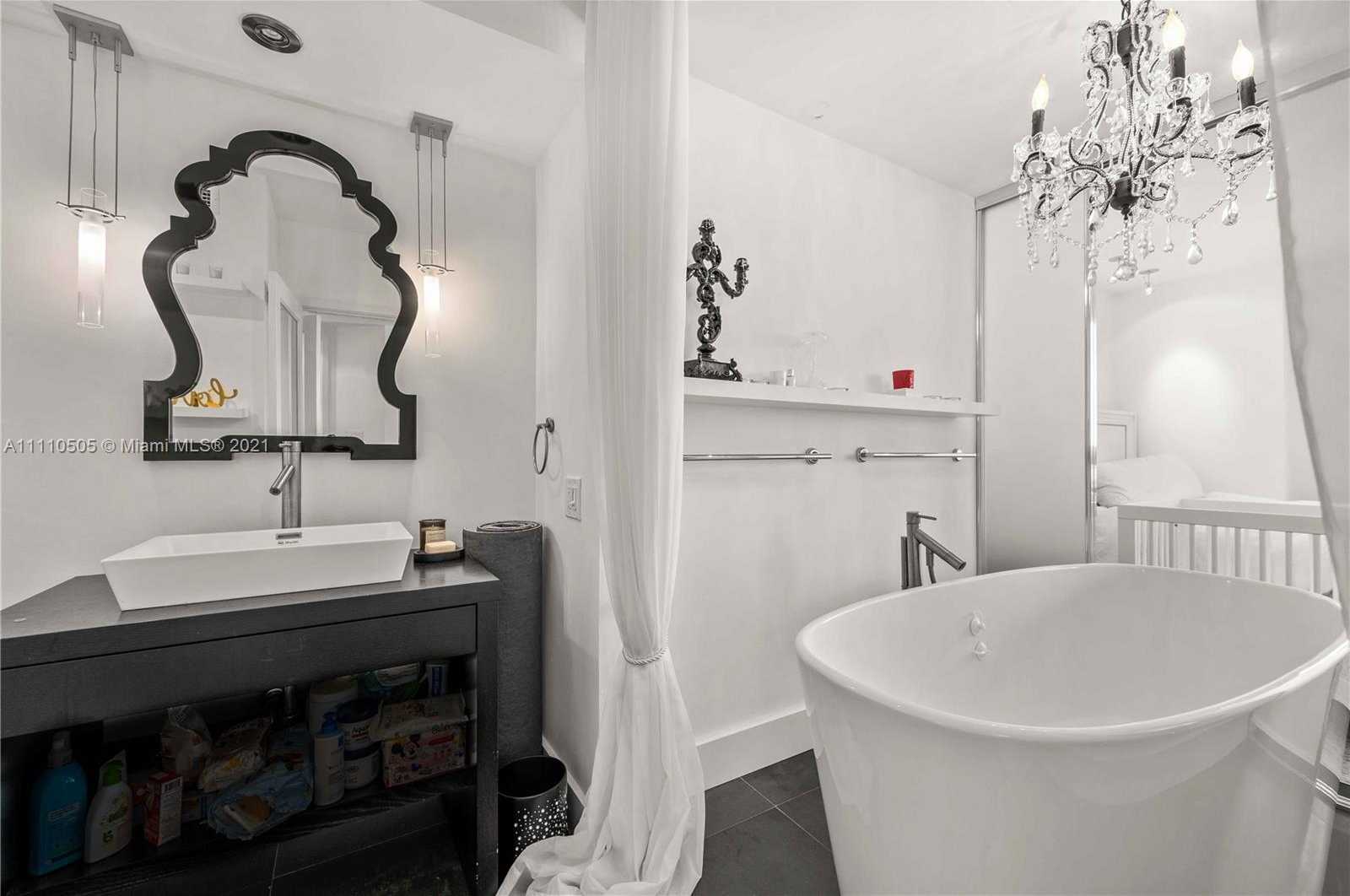 Small Image of 1330 WEST AVE #3401, Miami Beach Number 26