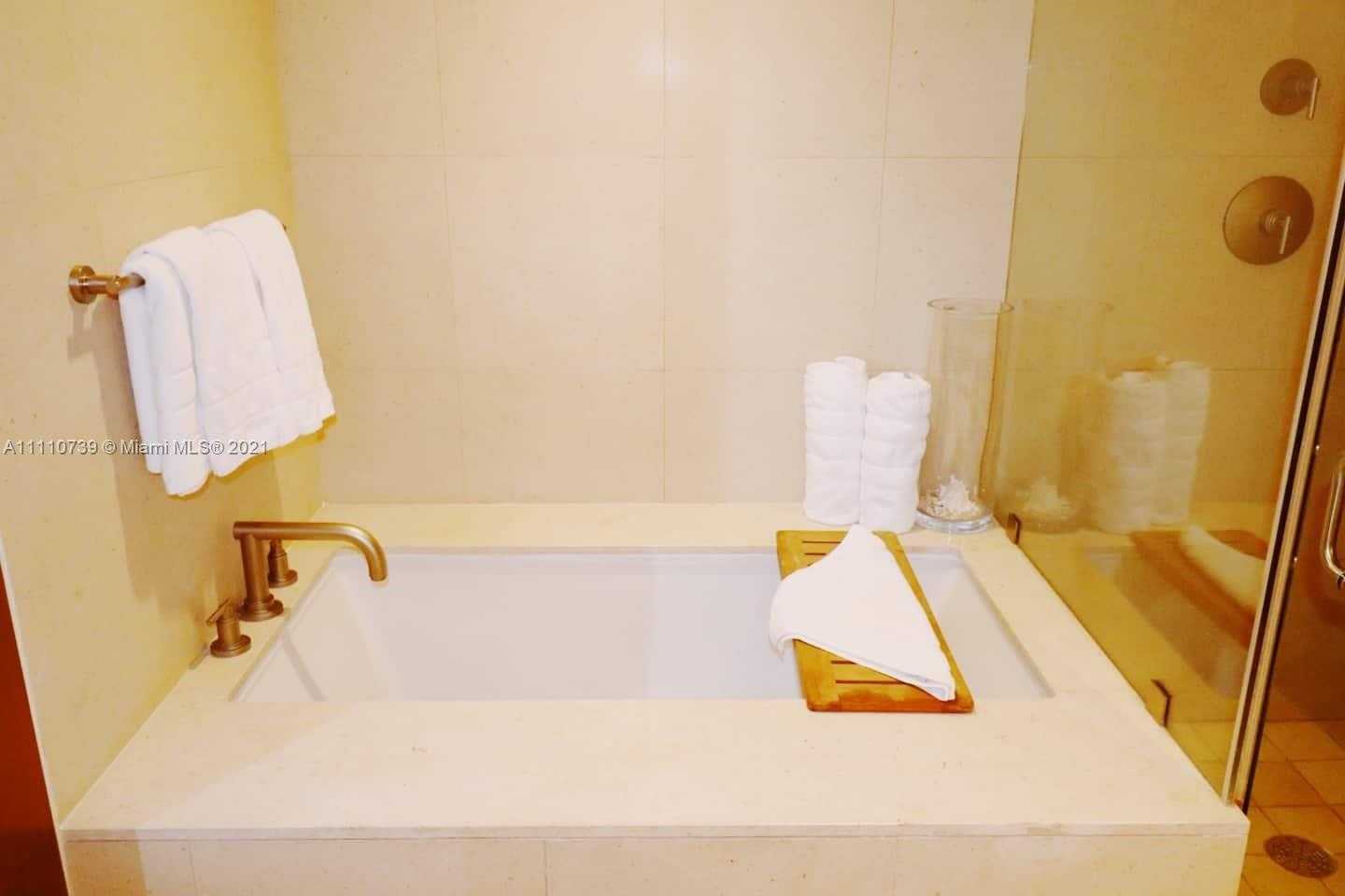 Small Image of 6801 COLLINS AVE #803, Miami Beach Number 15
