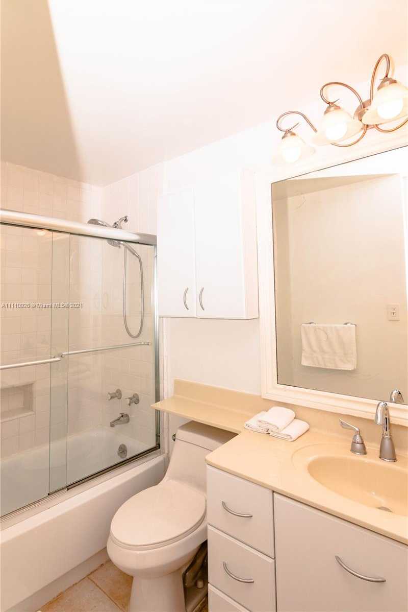 Small Image of 5055 COLLINS AVE #5E, Miami Beach Number 24