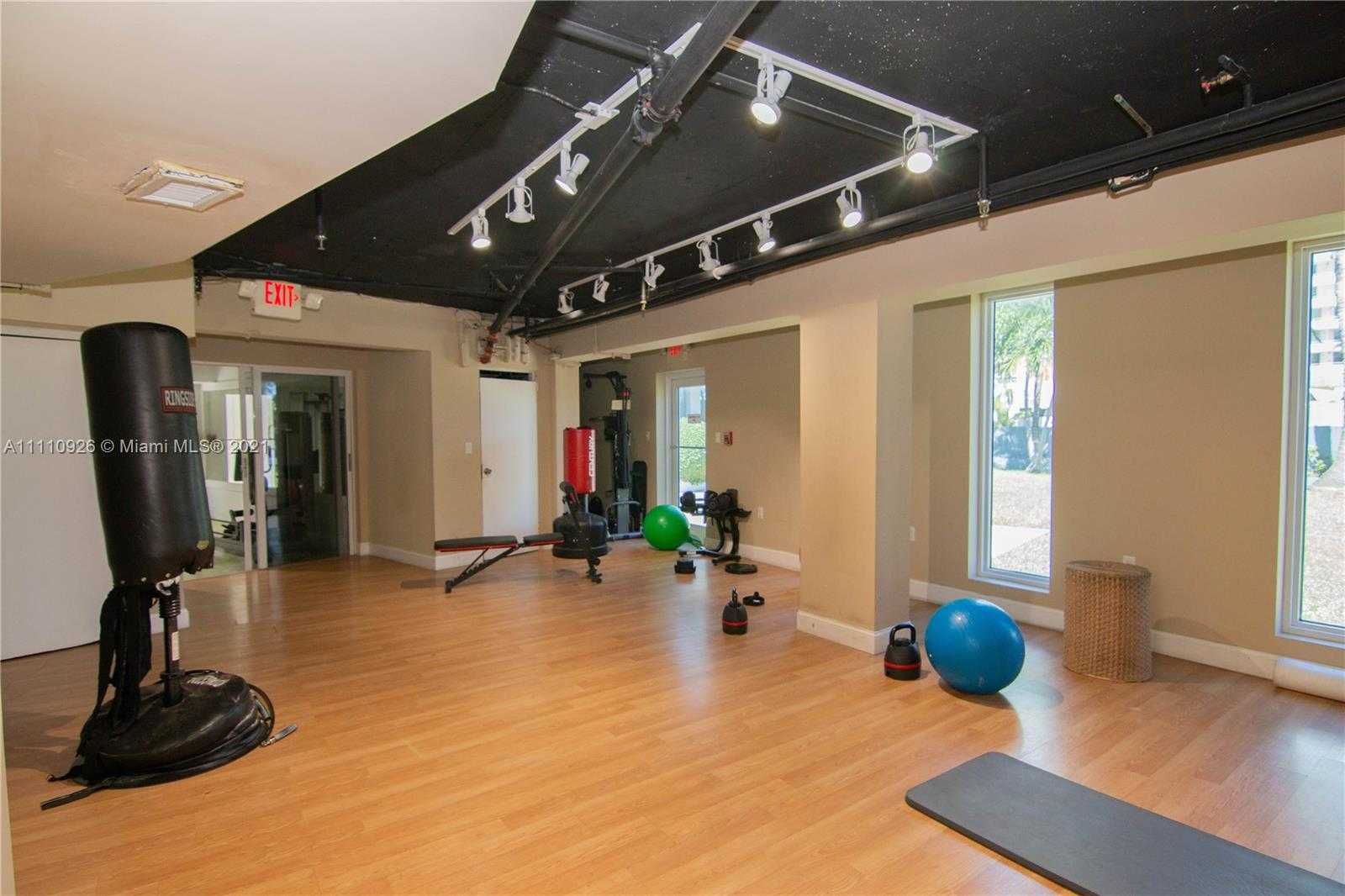 Small Image of 5055 COLLINS AVE #5E, Miami Beach Number 32
