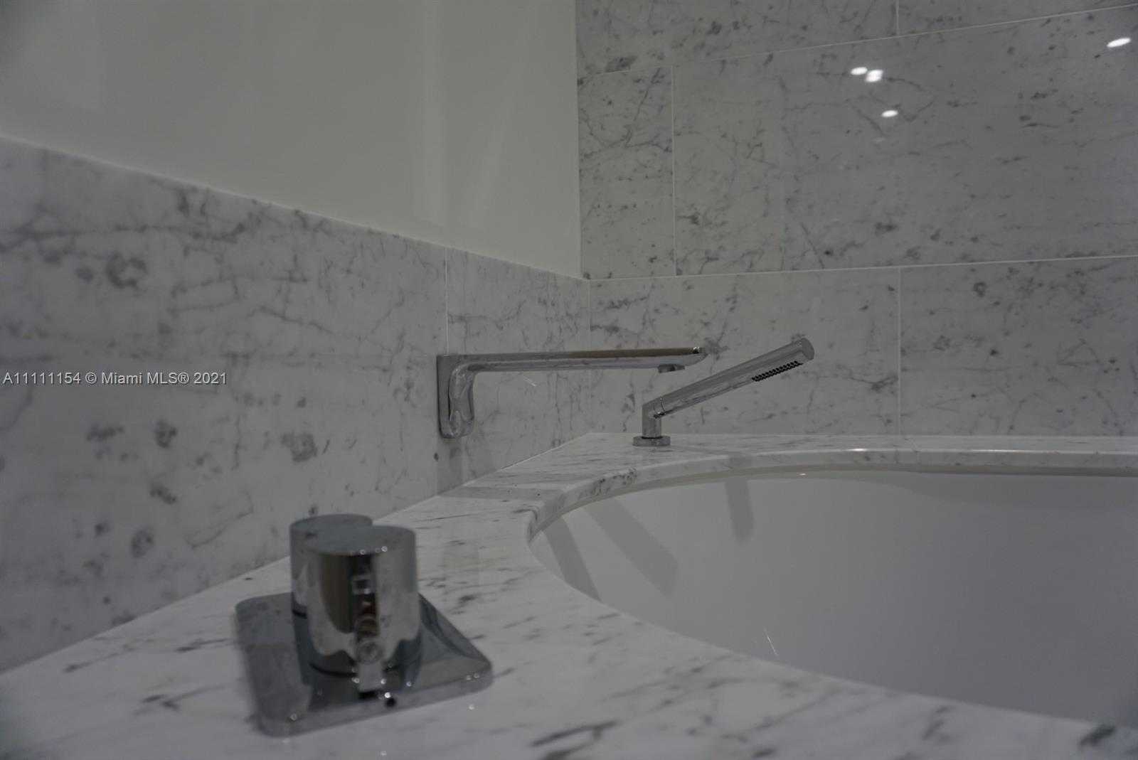 Small Image of 1000 BRICKELL PLZ #3108, Miami Number 4