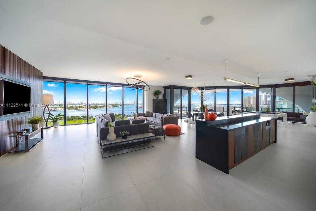 Small Image of 1000 Biscayne Blvd, Miami, FL 33132, USA Number 12