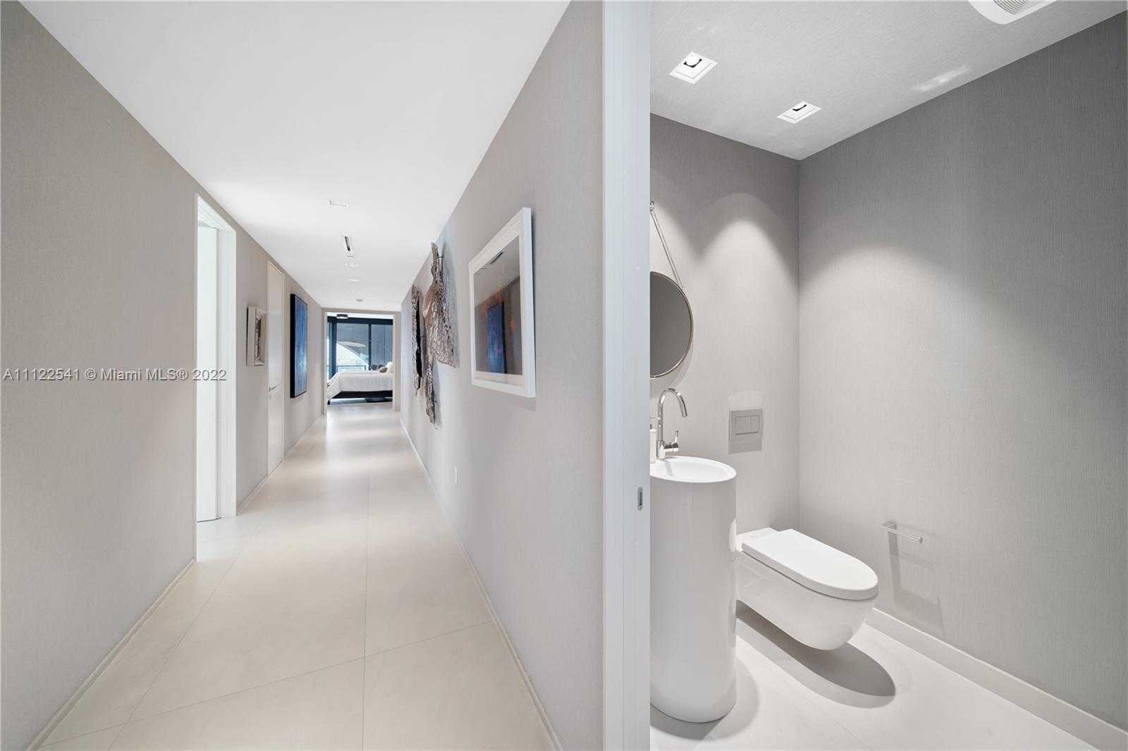 Small Image of 1000 Biscayne Blvd, Miami, FL 33132, USA Number 43