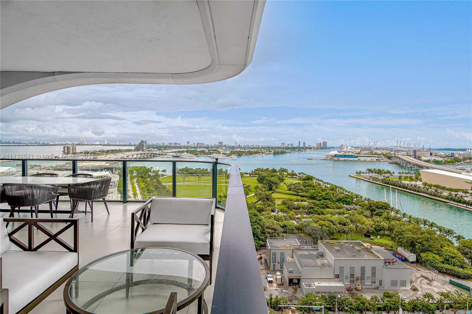 Small Image of 1000 Biscayne Blvd, Miami, FL 33132, USA Number 5