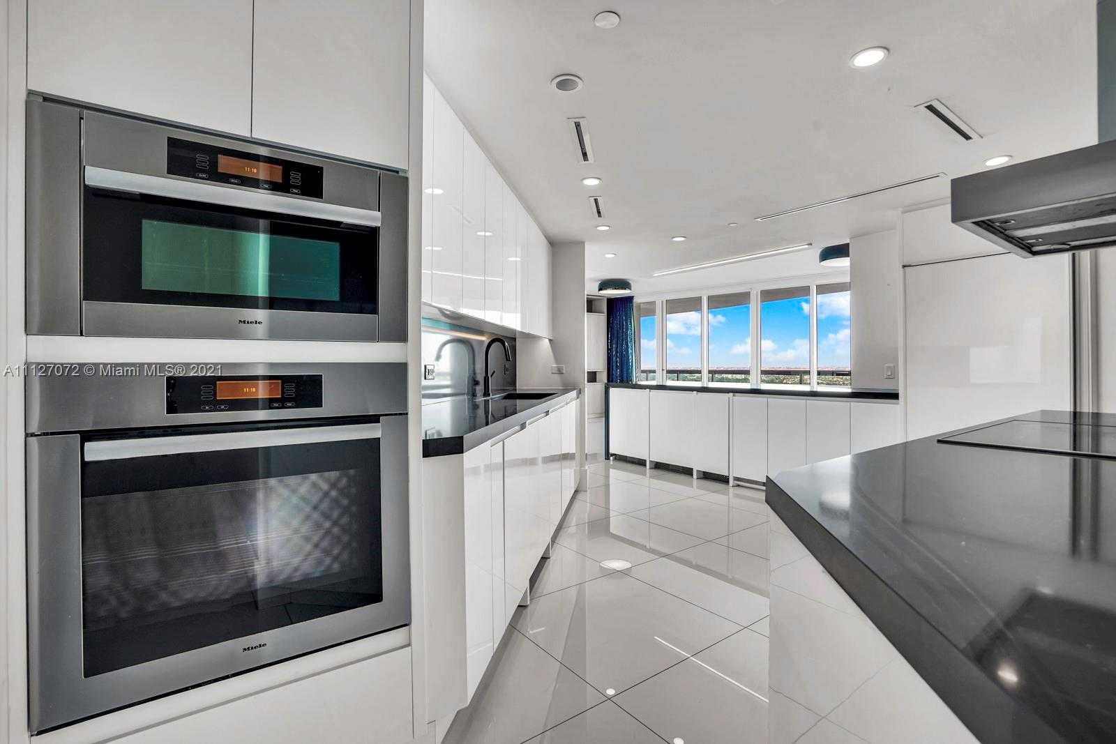 Small Image of Santa Maria, 1643 Brickell Ave, Miami, FL 33129, USA Number 14