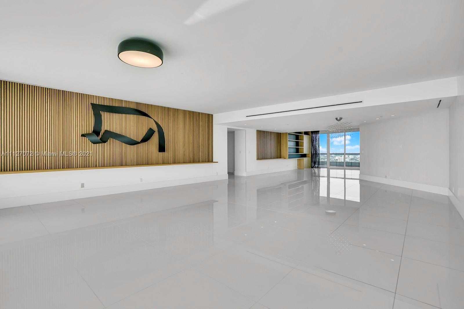 Small Image of Santa Maria, 1643 Brickell Ave, Miami, FL 33129, USA Number 4