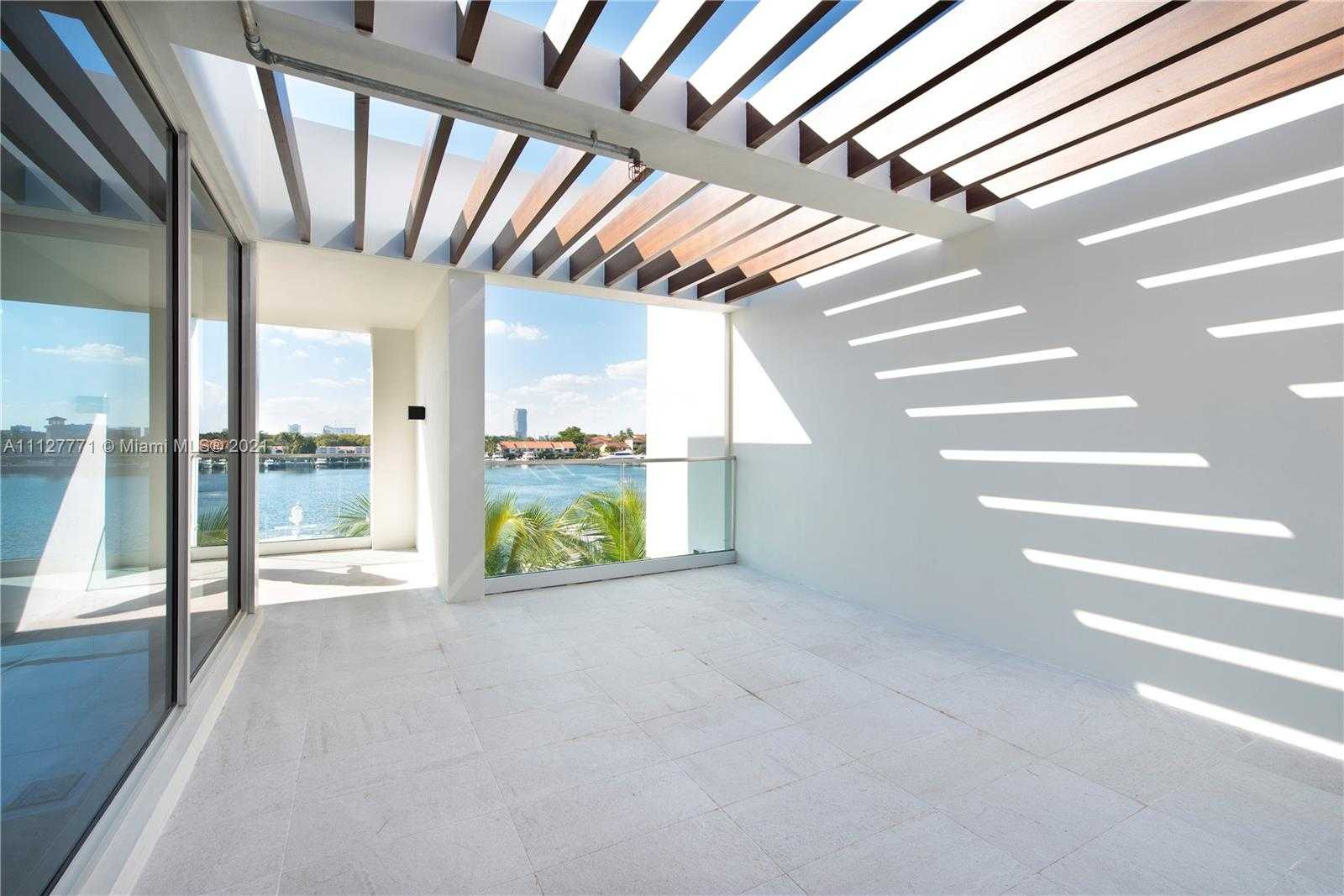 Small Image of 3750 Yacht Club Dr, Miami, FL 33180, USA Number 15