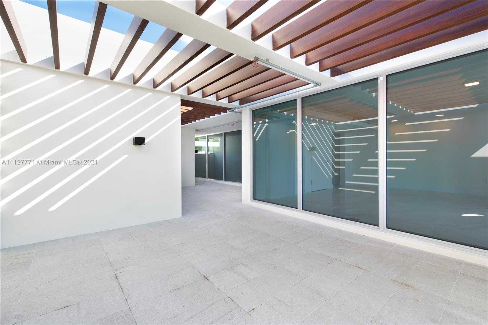 Small Image of 3750 Yacht Club Dr, Miami, FL 33180, USA Number 16