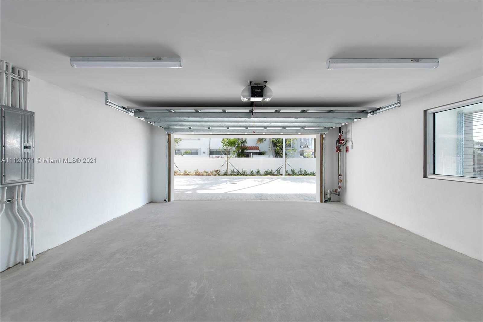 Small Image of 3750 Yacht Club Dr, Miami, FL 33180, USA Number 18