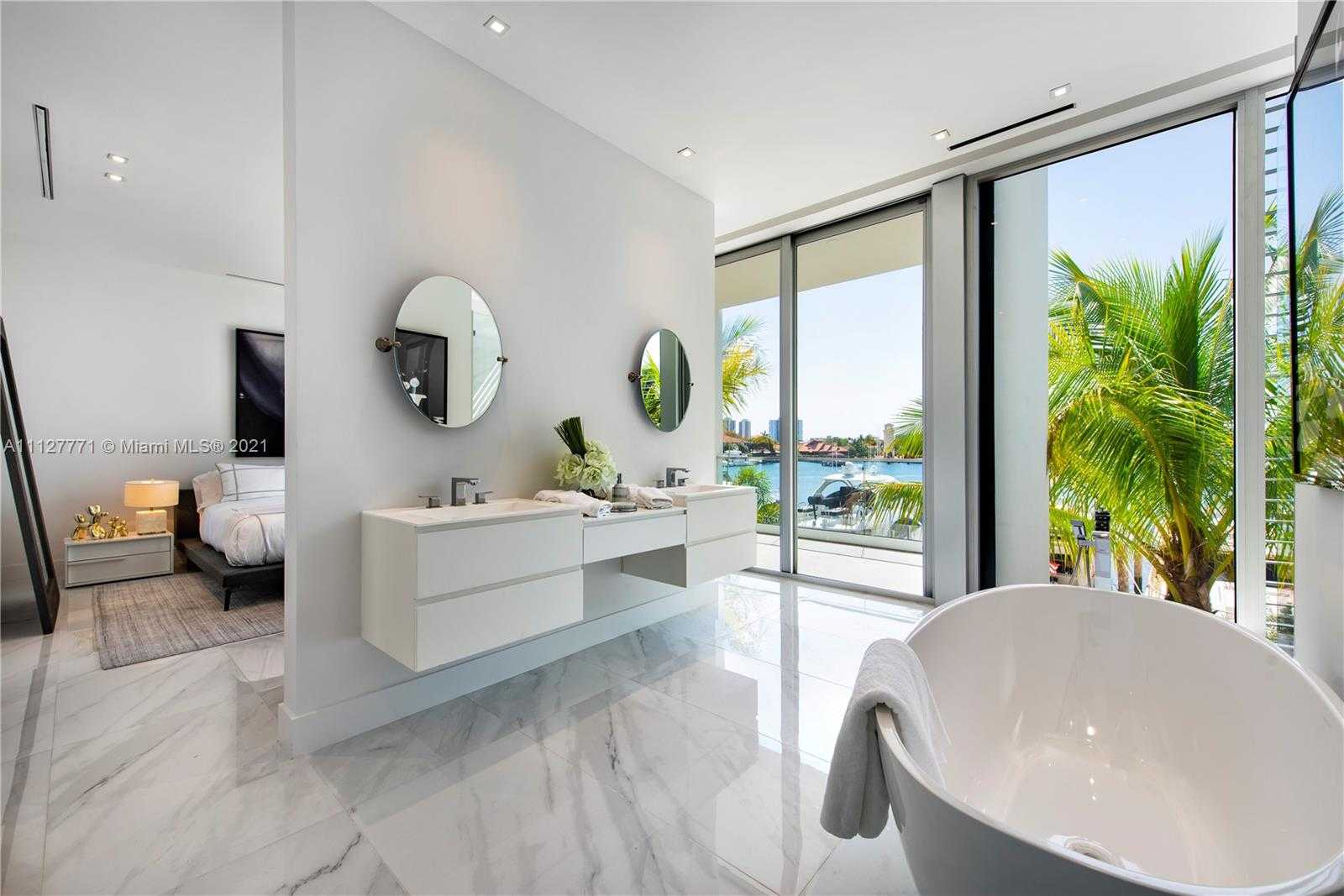 Small Image of 3750 Yacht Club Dr, Miami, FL 33180, USA Number 19