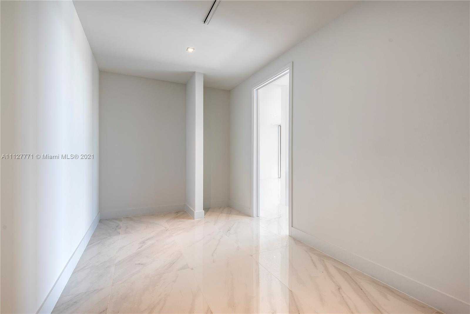 Small Image of 3750 Yacht Club Dr, Miami, FL 33180, USA Number 21