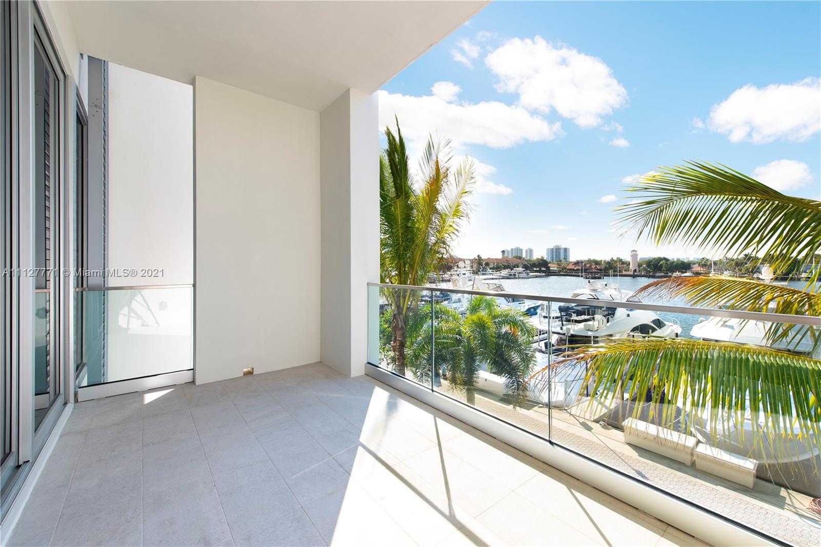 Small Image of 3750 Yacht Club Dr, Miami, FL 33180, USA Number 22