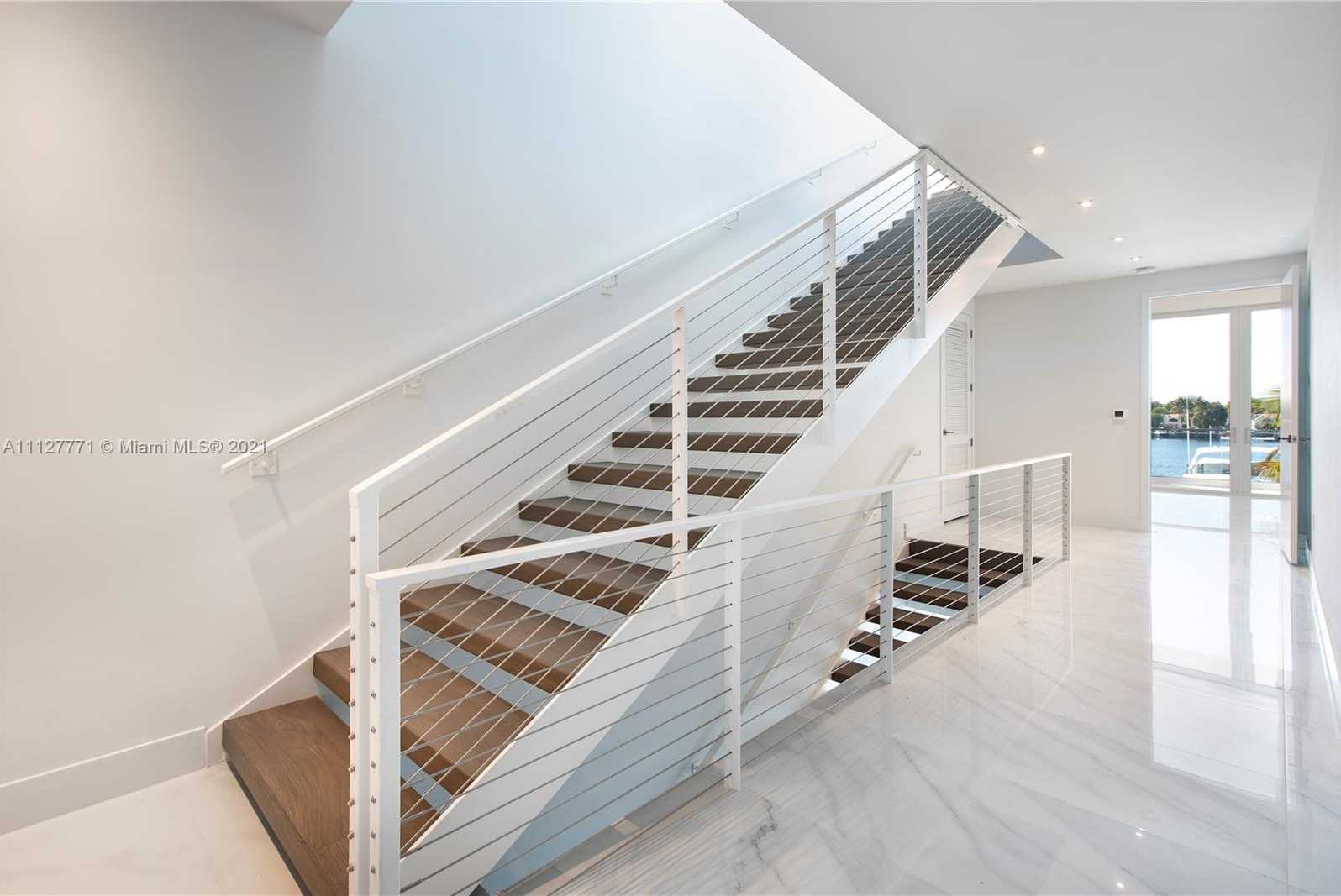 Small Image of 3750 Yacht Club Dr, Miami, FL 33180, USA Number 23