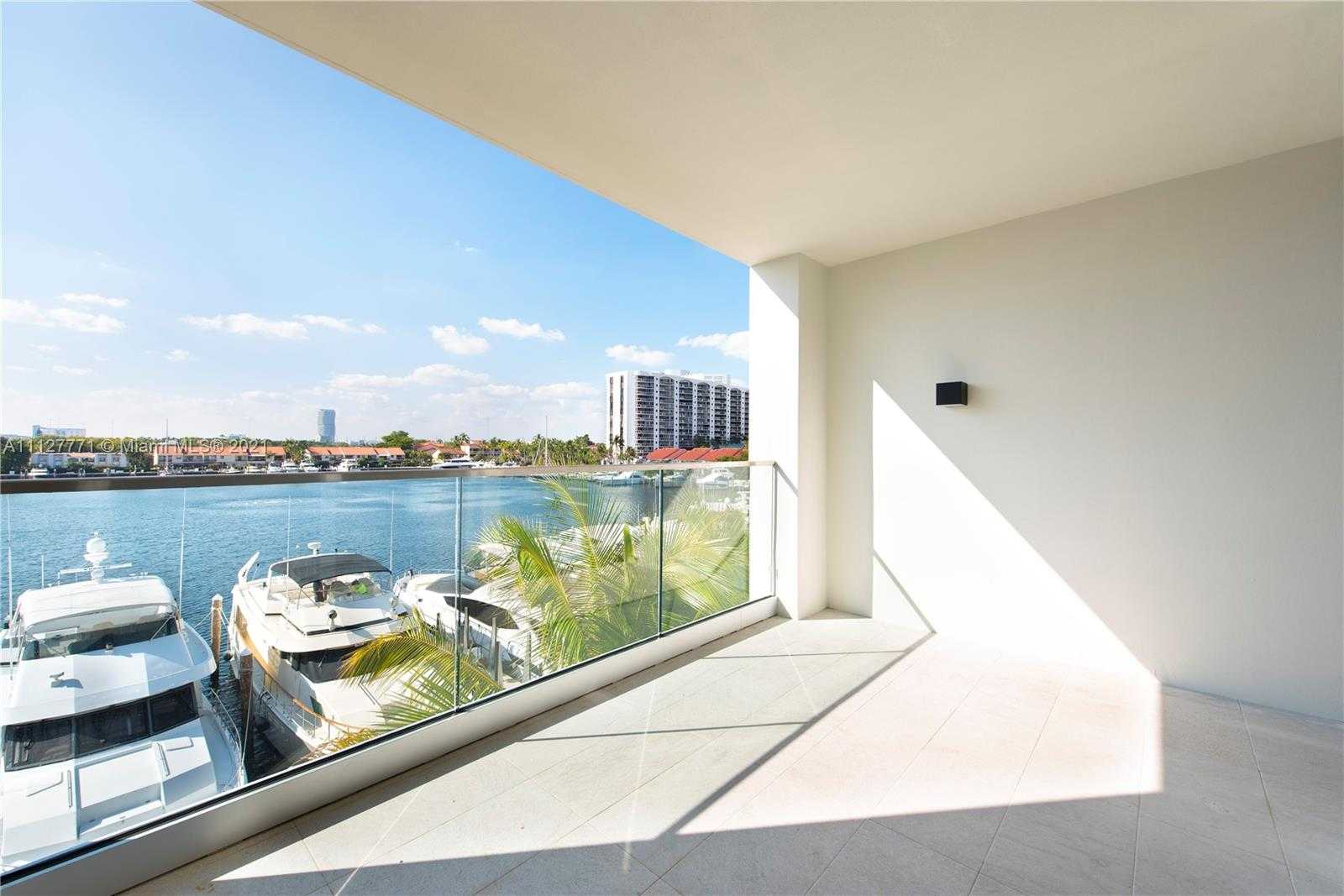 Small Image of 3750 Yacht Club Dr, Miami, FL 33180, USA Number 24
