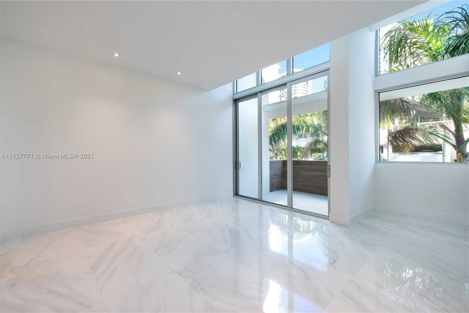 Small Image of 3750 Yacht Club Dr, Miami, FL 33180, USA Number 25
