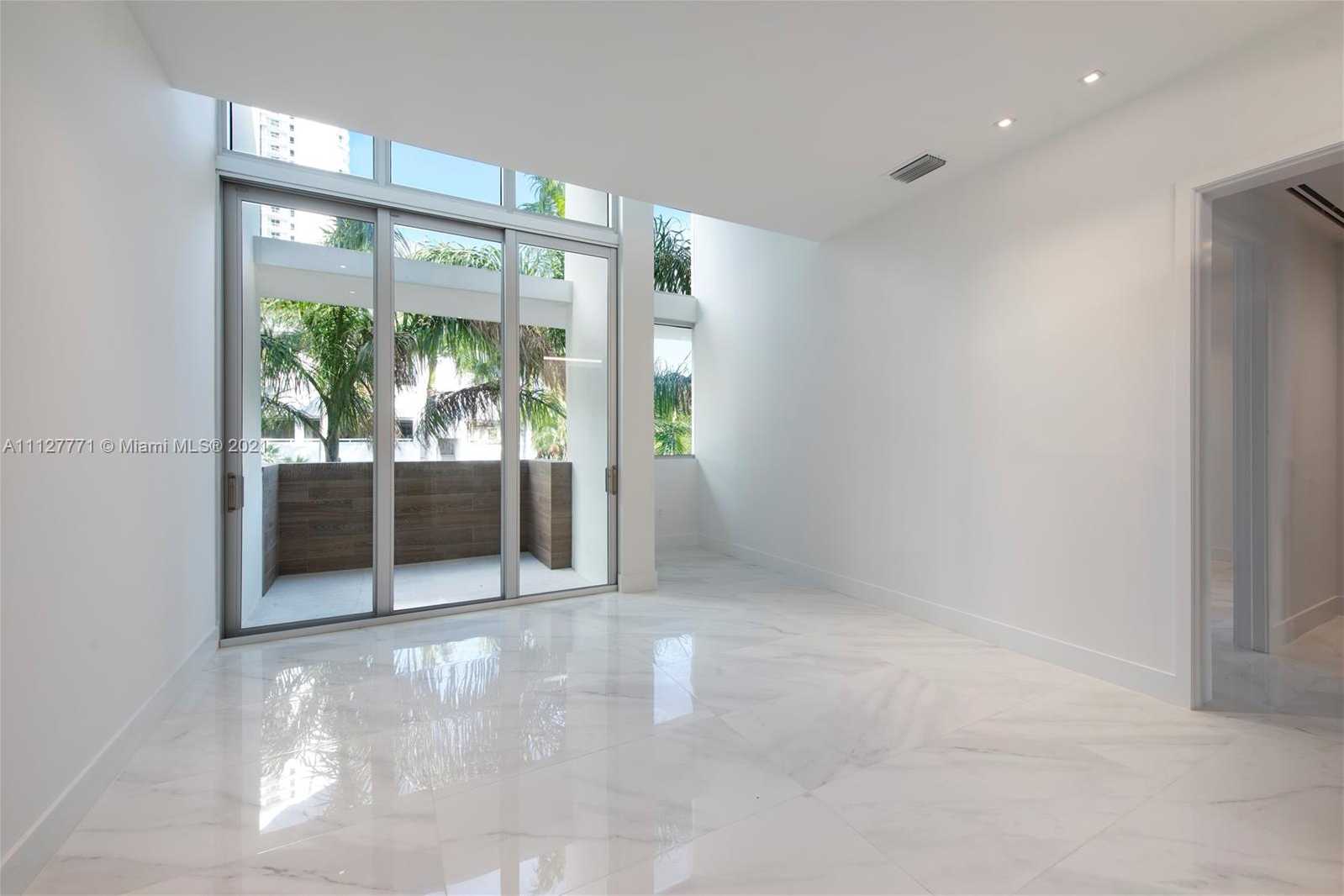 Small Image of 3750 Yacht Club Dr, Miami, FL 33180, USA Number 26