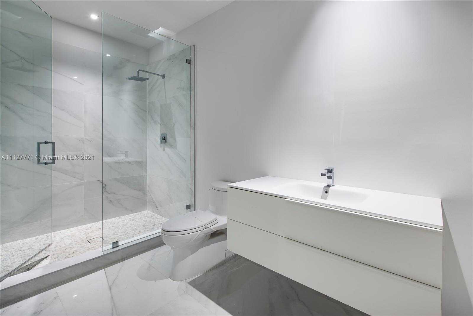 Small Image of 3750 Yacht Club Dr, Miami, FL 33180, USA Number 27