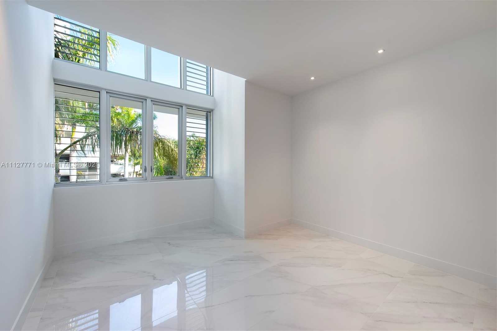 Small Image of 3750 Yacht Club Dr, Miami, FL 33180, USA Number 28