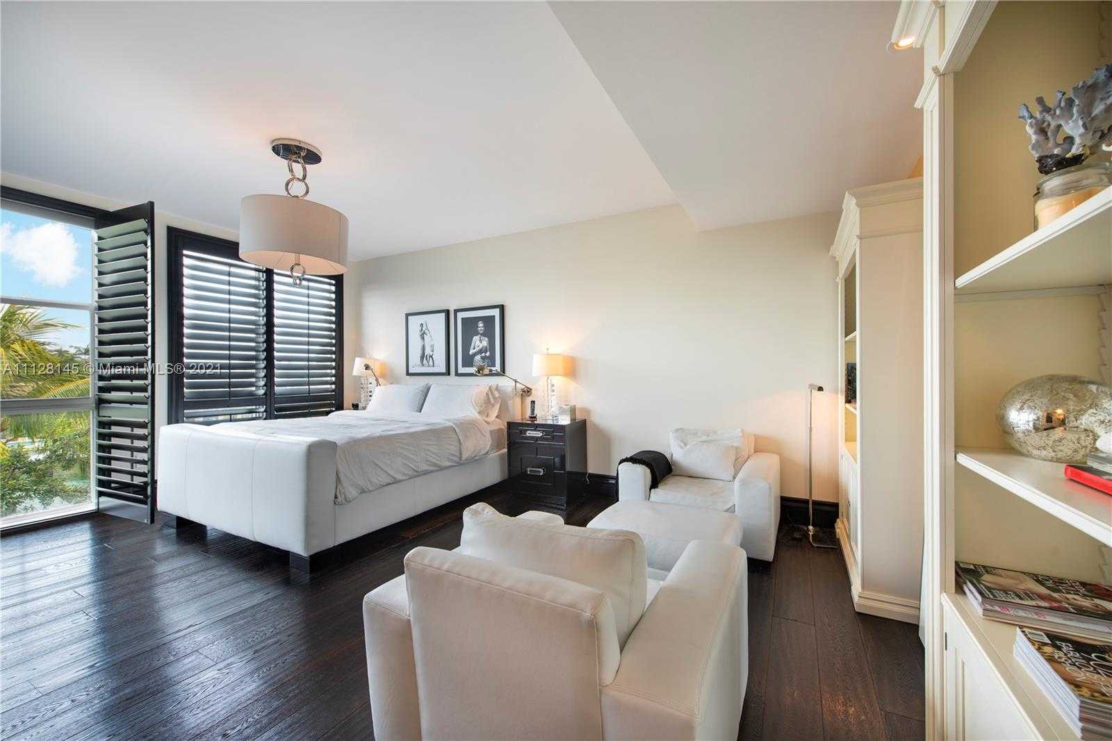 Small Image of 6101 Laguna Dr W, Miami Beach, FL 33141, USA Number 16