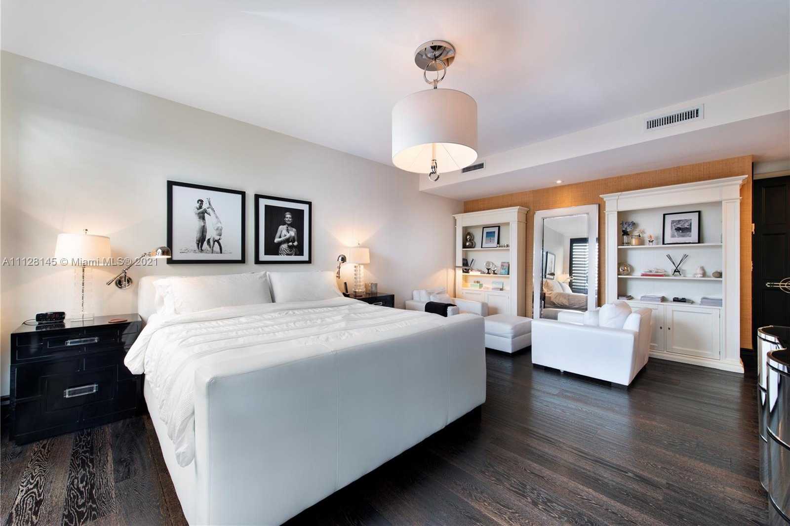 Small Image of 6101 Laguna Dr W, Miami Beach, FL 33141, USA Number 17
